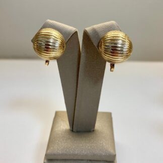 Brinco de Pressão Meia Esfera Riscado Banhado a Ouro18k