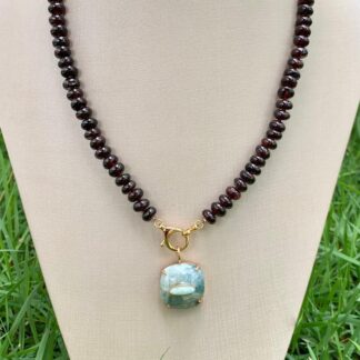 Colar Granada com Pingente Amazonita Banhado a Ouro18k