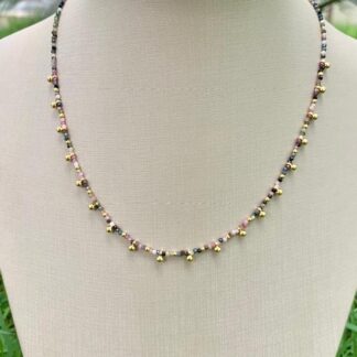 Colar Turmalina Rosa com Mini Esferas Banhado a Ouro18k