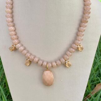 Colar Jade Pêssego com Rútilo e Nude Banhado a Ouro18k