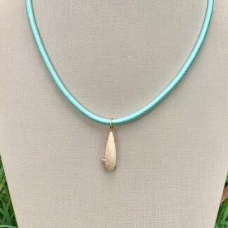 Colar Fio de Seda Feldspato Banhado a Ouro18k