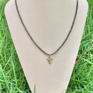 Colar Pirita com Pingente de Cruz Banhado a Ouro18k