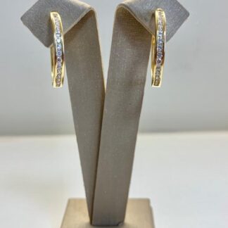 Brinco Argola Click M com Zircônia Branca Banhado a Ouro18k