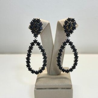 Brinco Flores com Zircônias Negras em Ródio Branco