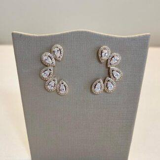 Brinco Ear Cuff 5 Gotas Cravejado com Zircônias Brancas Banhado a Ouro18k