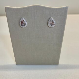 Brinco Gota Raiada com Zircônias Brancas em Ródio Branco