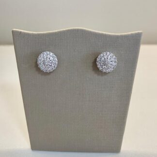 Brinco Flor Cravejada de Zircônias Brancas em Prata 925