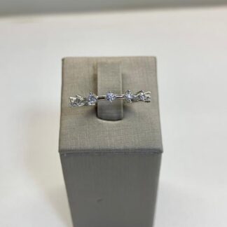 Anel Fino com 7 Zircônia Branca em Prata 925