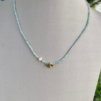 Colar Amazonita com Pingente de Pérola e Abelha Banhado a Ouro18k