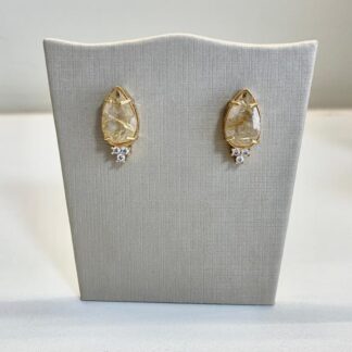 Brinco Gota de Pedra Natural Rútilo Banhado a Ouro18k