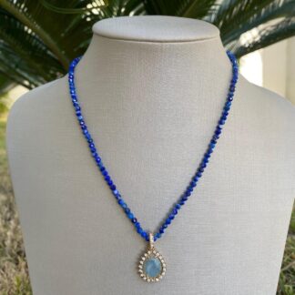 Colar Lápis Lazuli com Pingente de Água Marinha Banhado a Ouro 18k