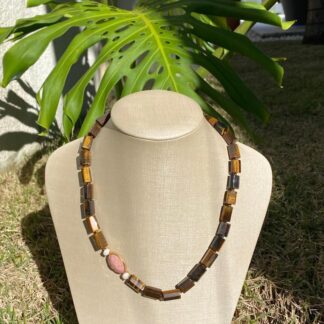 Colar Olho de Tigre com Rodocrosita Banhado a Ouro 18k