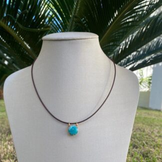 Colar de Courinho com Pingente de Amazonita Banhado a Ouro 18K