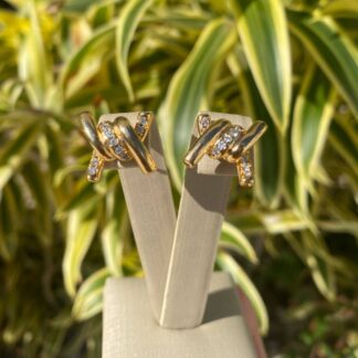 Brinco Nó com Zircônias Banhado a Ouro 18k