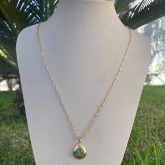 Colar Elos com Pingente de Pedra Natural de Esmeralda Banhado a Ouro 18K