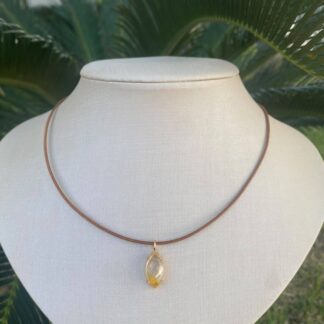 Colar de Courinho com Pingente de Citrino Banhado a Ouro 18K