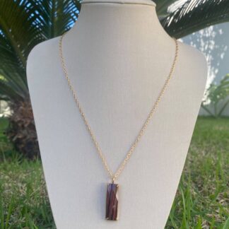 Colar Elos com Pingente de Pedra Natural de Olho de Tigre Vermelho Banhado a Ouro18k