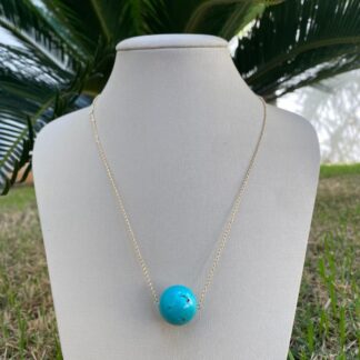 Colar com Pedra Natural Howlita Turquesa 20MM 49CM Banhado a Ouro 18K