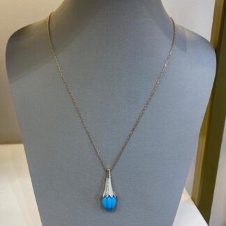 Colar Lírio Azul Turquesa e Marfim Banhado a Ouro 18K