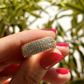 Aliança Cravejada de Zircônias Brancas Banhada a Ouro 18K