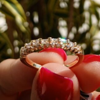 Anel Meia Aliança Cravejada de Zircônias Brancas Banhada a Ouro 18K