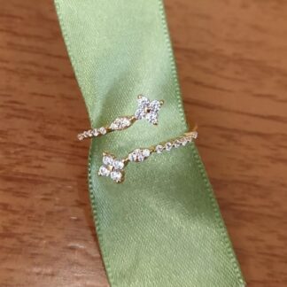 Anel Flores Cravejado de Zircônias Brancas Banhado a Ouro 18K