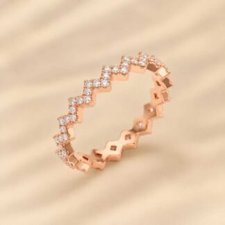 Anel ZigZag Cravejado de Zircônias Brancas Banhado a Ouro Rose